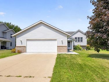 290 5th Avenue SE, Plainview, MN 55964