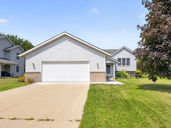 290 5th Avenue SE, Plainview, MN 55964
