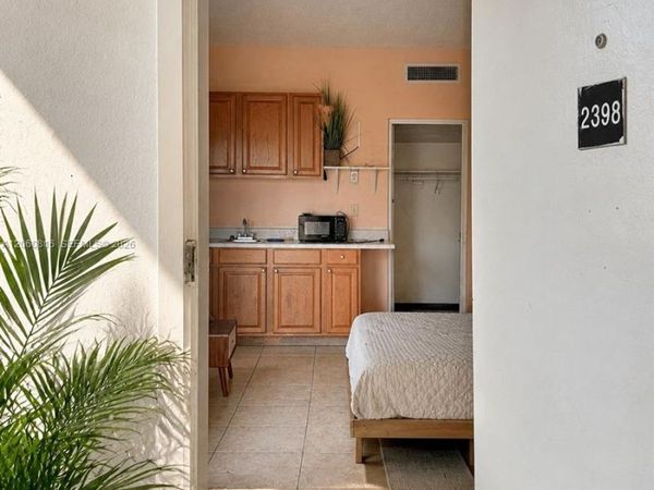26 Diplomat Pkwy , Unit 2398, Hallandale Beach, FL 33009