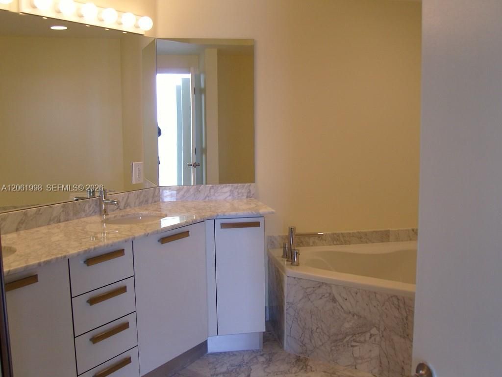 3000 NE 188th St, Unit 603, Aventura, FL 33180 Photo