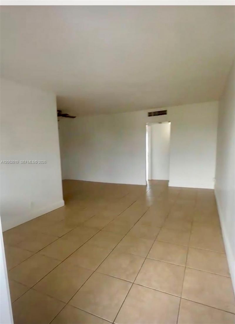 1100 NE 1st Ct, Unit 308, Hallandale Beach, FL 33009 Photo
