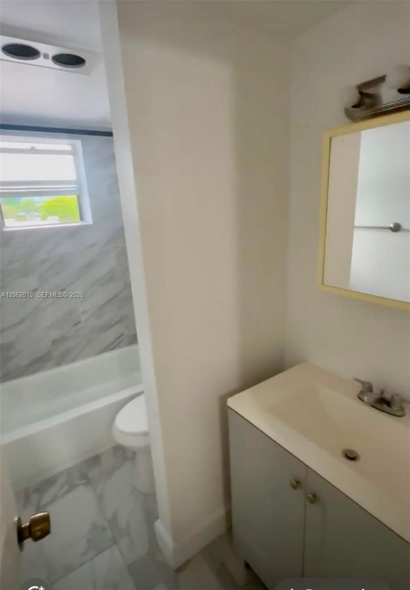 1100 NE 1st Ct, Unit 308, Hallandale Beach, FL 33009 Photo