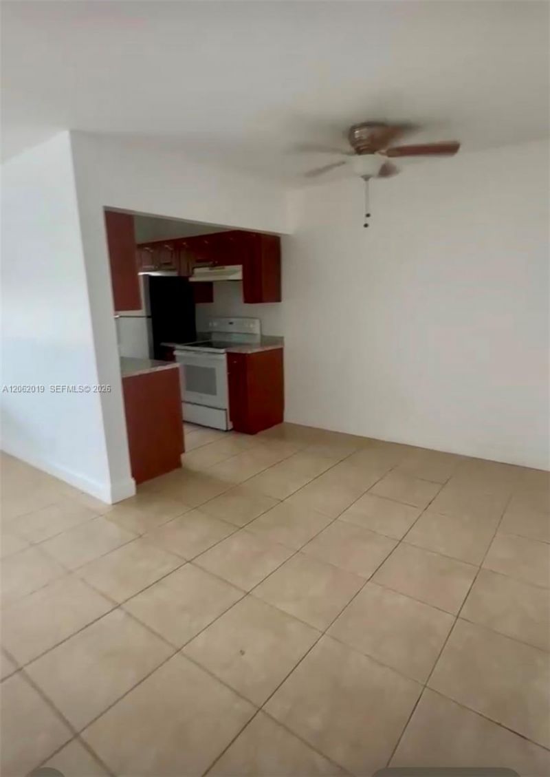 1100 NE 1st Ct, Unit 308, Hallandale Beach, FL 33009 Photo
