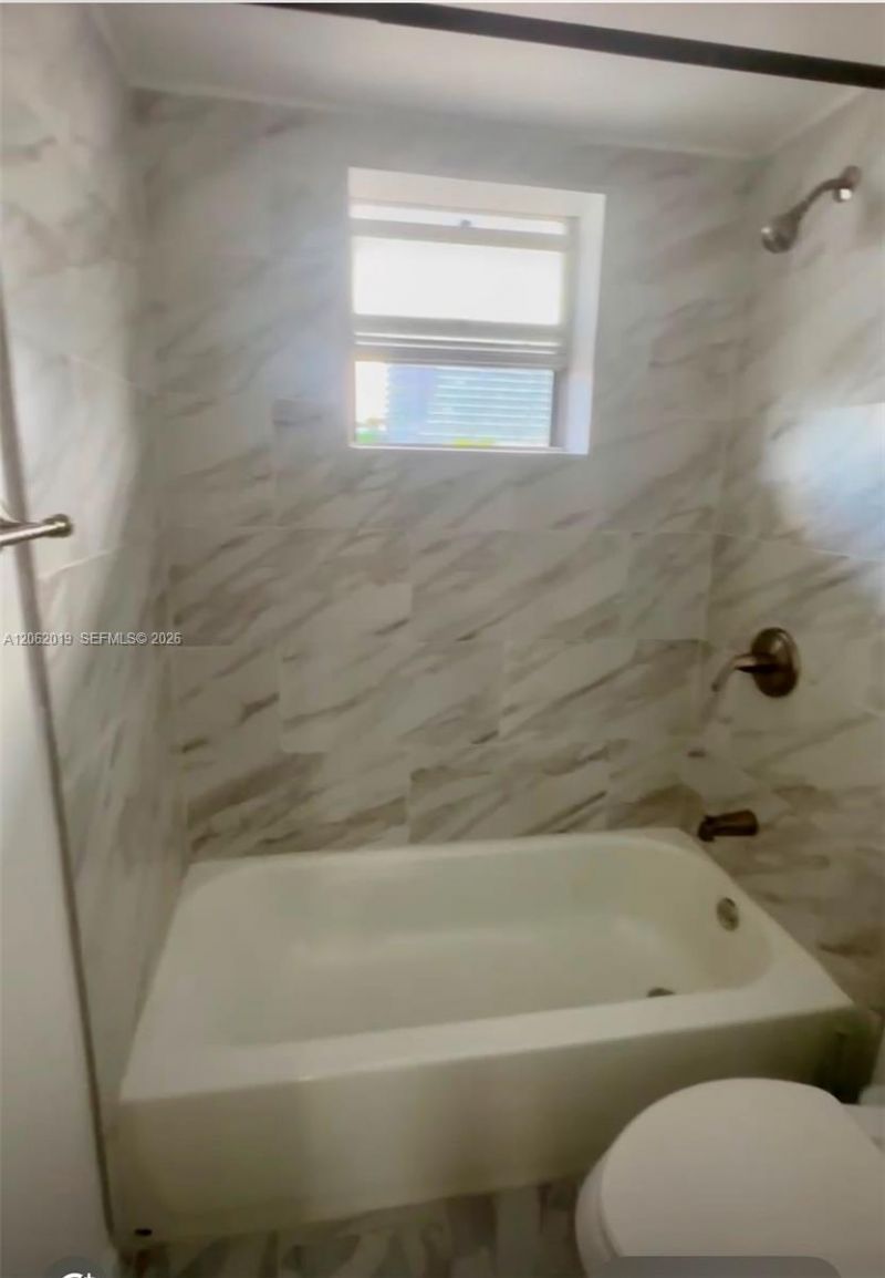 1100 NE 1st Ct, Unit 308, Hallandale Beach, FL 33009 Photo