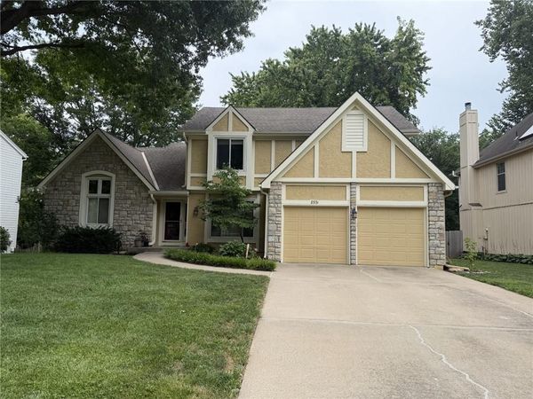 8531 Hallet Street, Lenexa, KS 66215