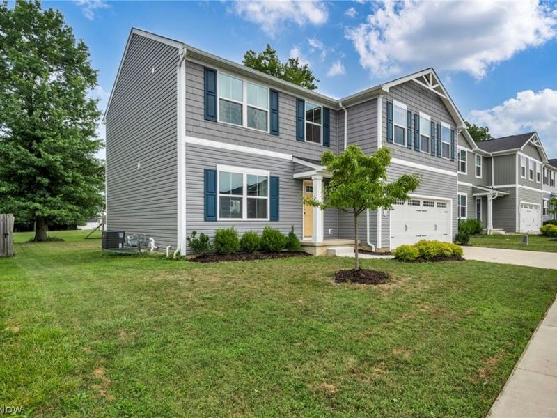 4660 Erhart Drive , Lorain, OH 44053 Photo 2
