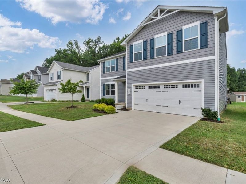 4660 Erhart Drive , Lorain, OH 44053 Photo 3