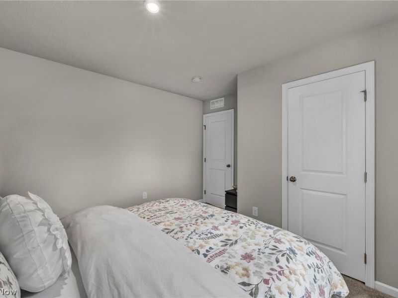 4660 Erhart Drive , Lorain, OH 44053 Photo 32