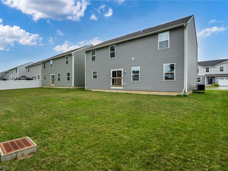 4660 Erhart Drive , Lorain, OH 44053 Photo 5