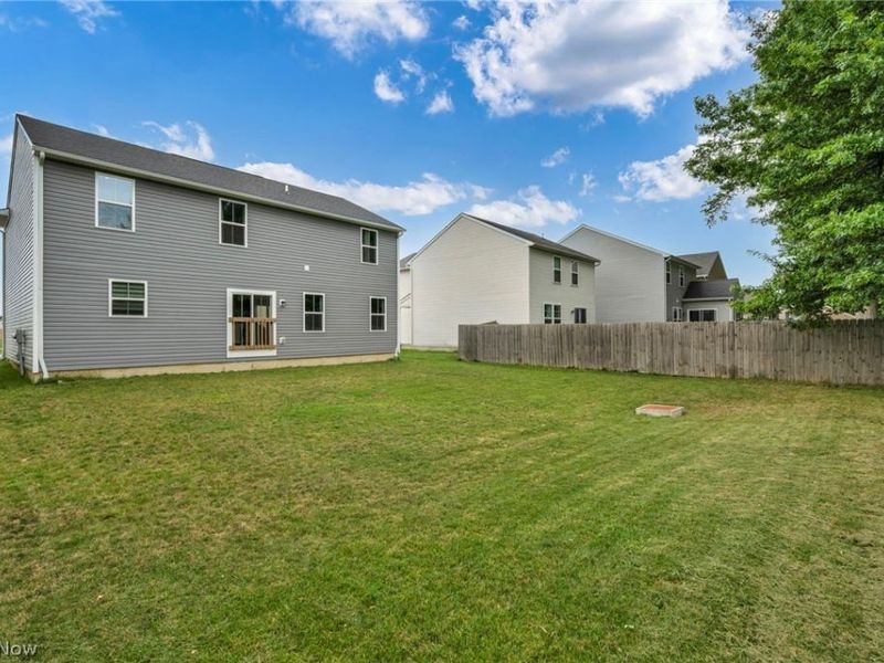 4660 Erhart Drive , Lorain, OH 44053 Photo 6