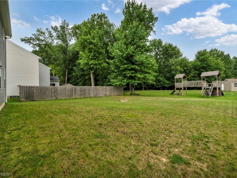4660 Erhart Drive , Lorain, OH 44053 Photo 8