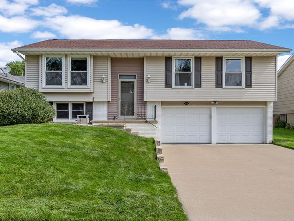 230 Sussex Dr NE , Cedar Rapids, IA 52402