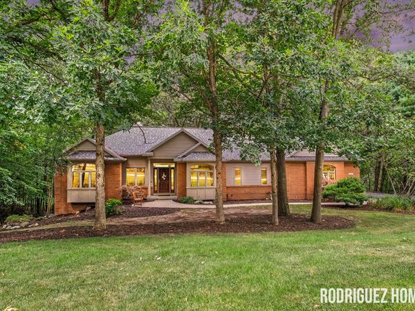 4639 Plateau View Drive NE, Grand Rapids, MI 49525