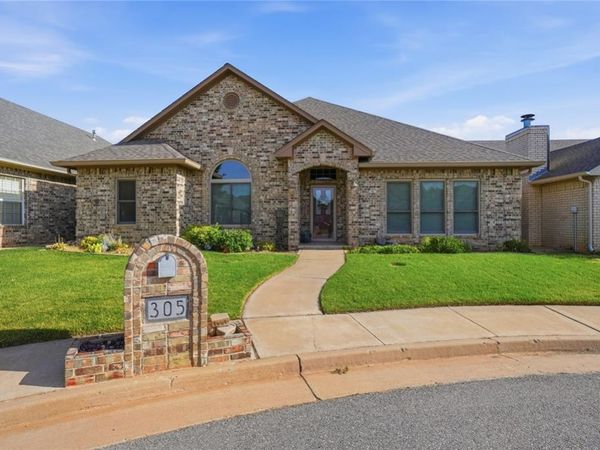 305 Tierra Rica Circle, Altus, OK 73521