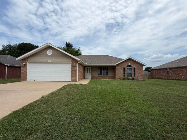550 Walker Street, Centerton, AR 72719