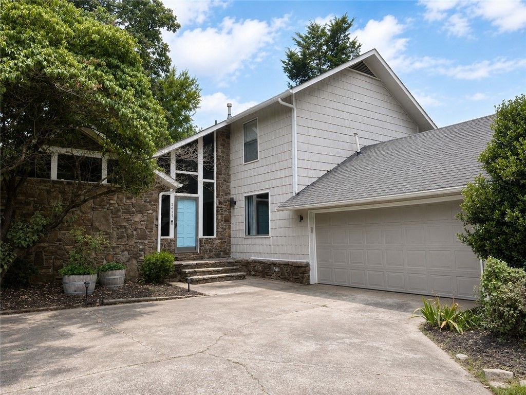 2437 N Robin Road, Fayetteville, AR 72703 Main Photo