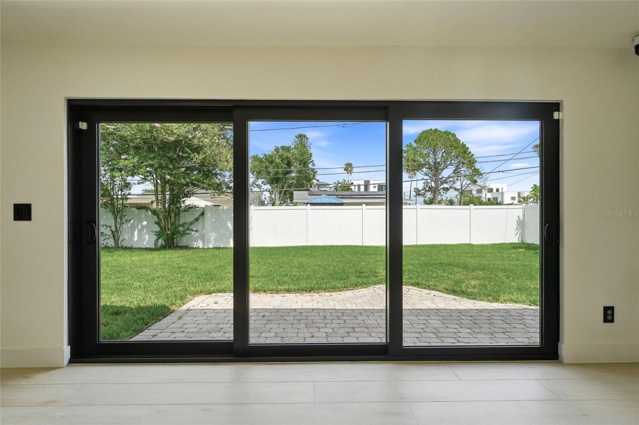 6241 Tanglewood Drive Ne, Saint Petersburg, FL 33702 Photo