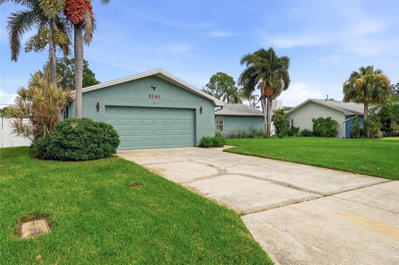 6241 Tanglewood Drive Ne, Saint Petersburg, FL 33702 Photo