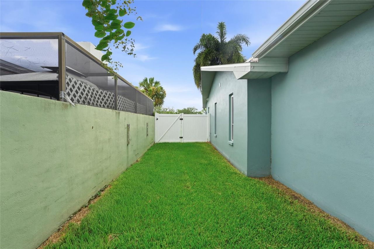 6241 Tanglewood Drive Ne, Saint Petersburg, FL 33702 Photo
