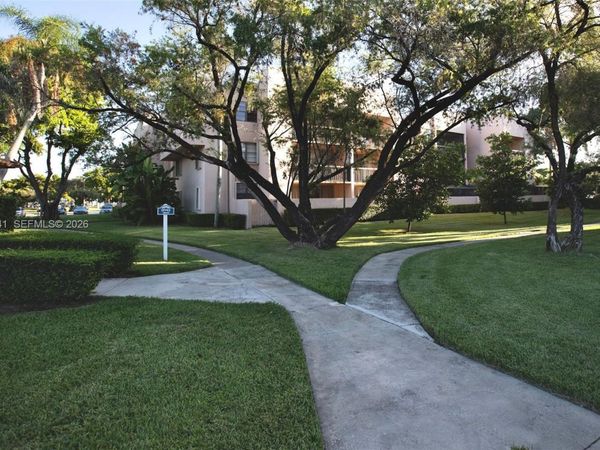 10425 SW 112 Ave , Unit 325, Miami, FL 33176