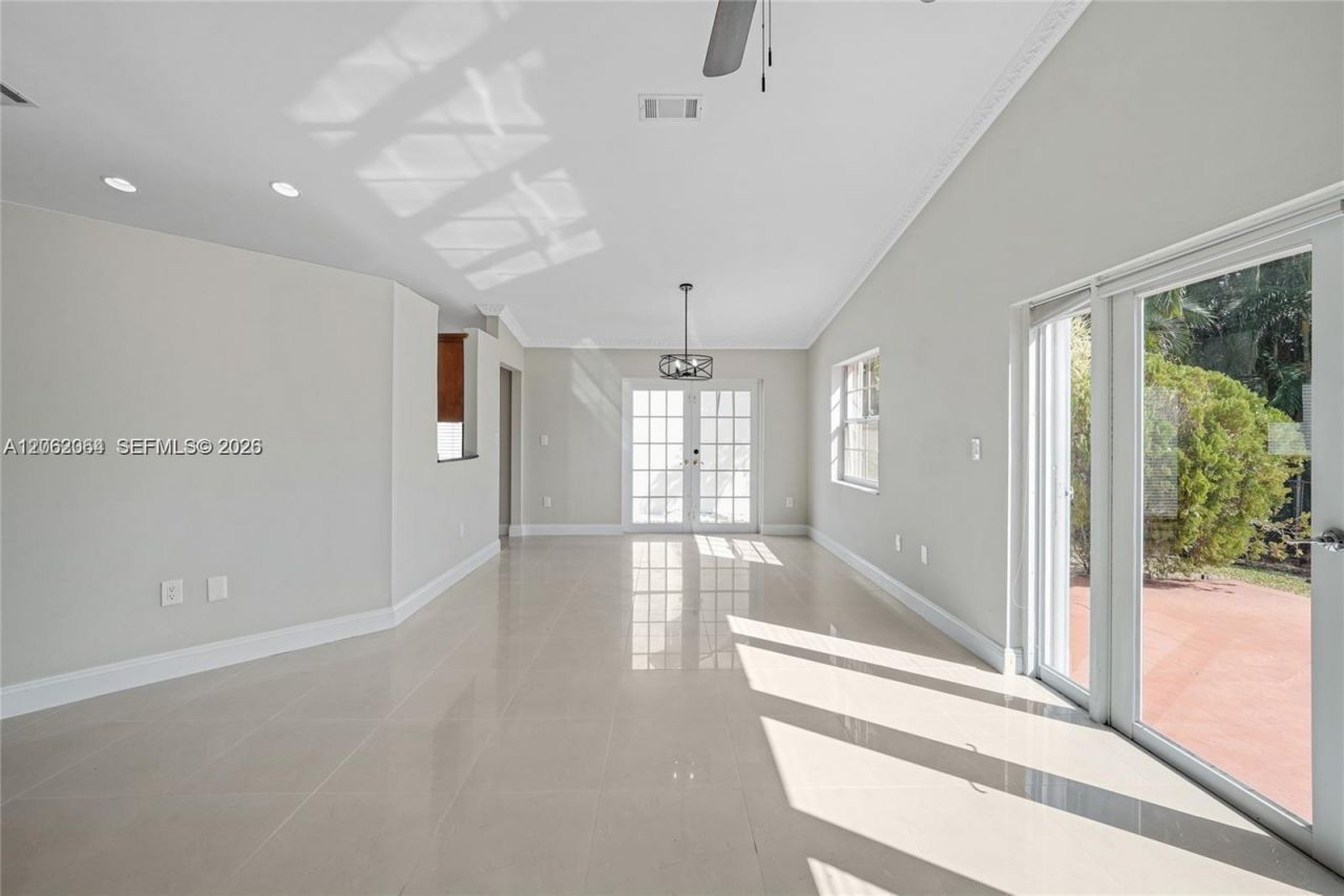 19081 NW 77th Ct, Unit 1, Hialeah, FL 33015 Photo