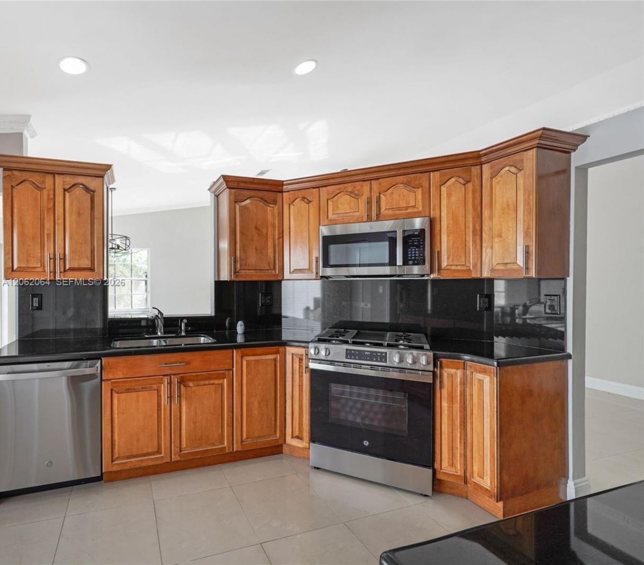 19081 NW 77th Ct, Unit 1, Hialeah, FL 33015 Photo