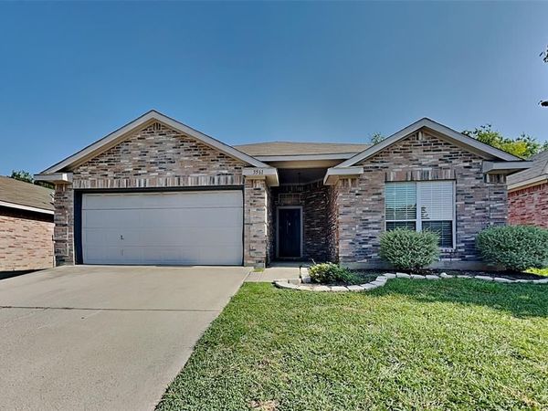 5561 Spring Ridge Drive, Watauga, TX 76137