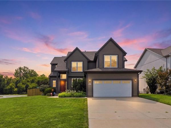 15462 S Hillside Street, Olathe, KS 66062