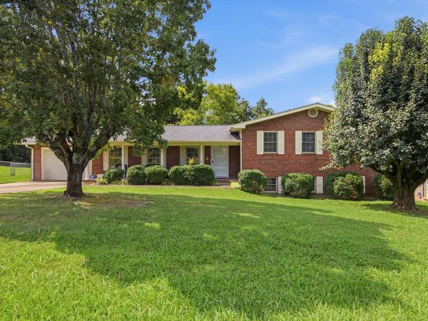 54 Kriswood Drive, Rossville, GA 30741