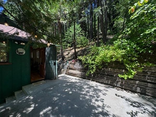 455 Blue Jay Canyon, Blue Jay, CA 92317
