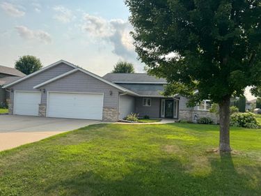 1908 Prairie Avenue SW, Faribault, MN 55021