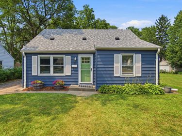 128 18th Avenue N, Hopkins, MN 55343