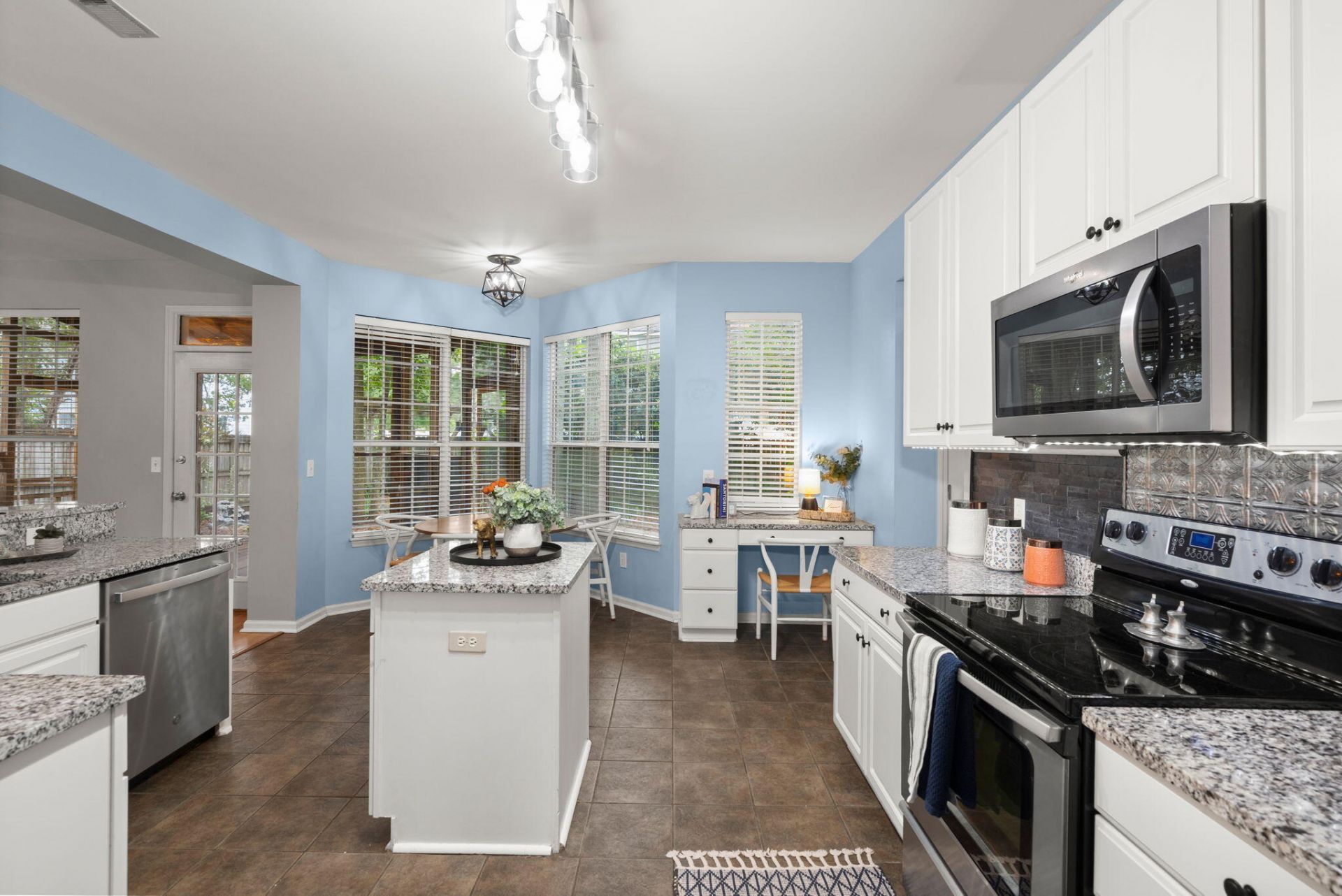 109 Evesham Drive Photo 15