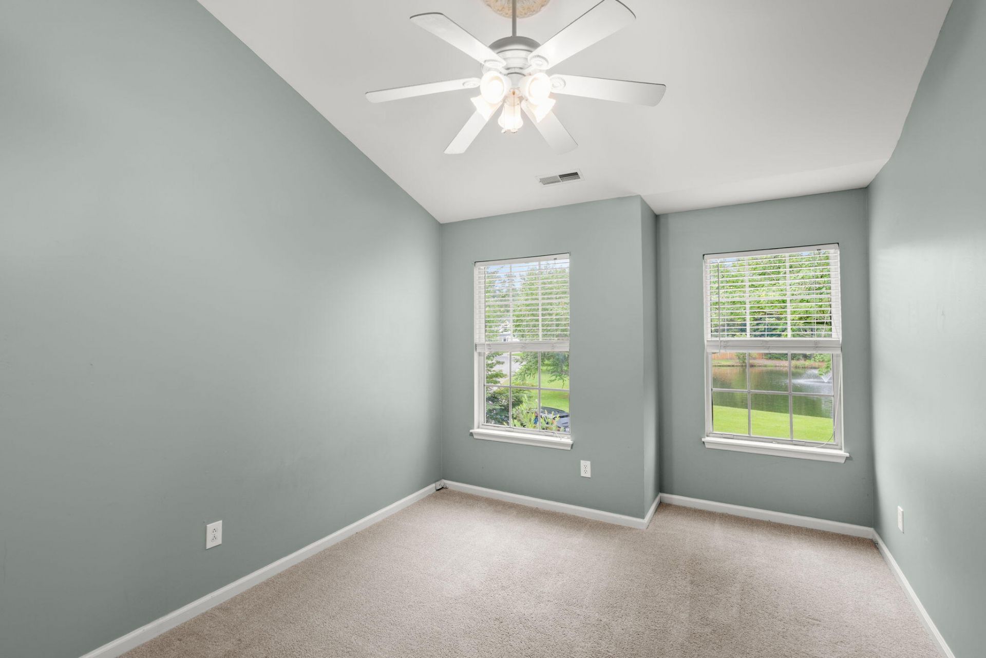 109 Evesham Drive Photo 30