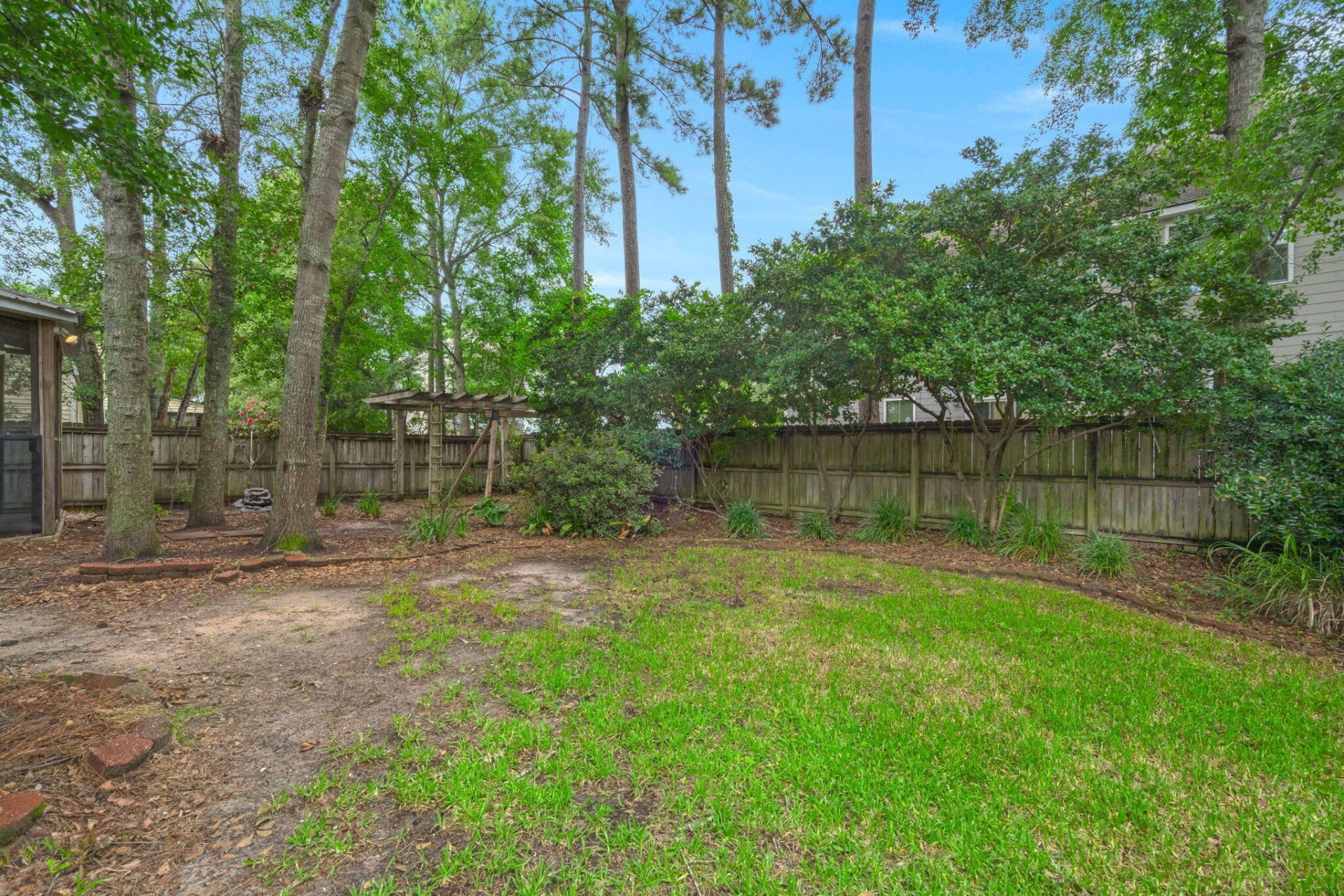 109 Evesham Drive Photo 35