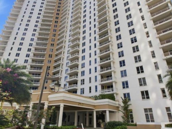 Unit 610, Miami, FL 33131