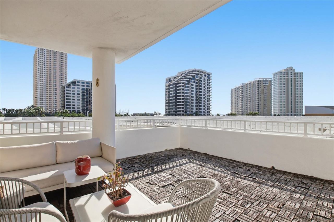 701 Brickell Key Blvd, Unit 610, Miami, FL 33131 Photo