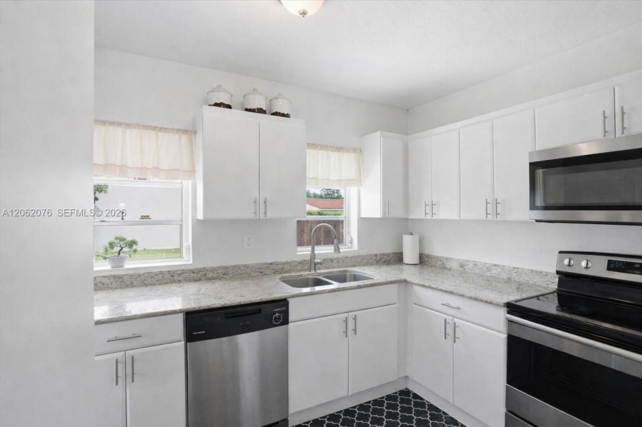 3645 SW 25th Ter , Miami, FL 33133 Photo