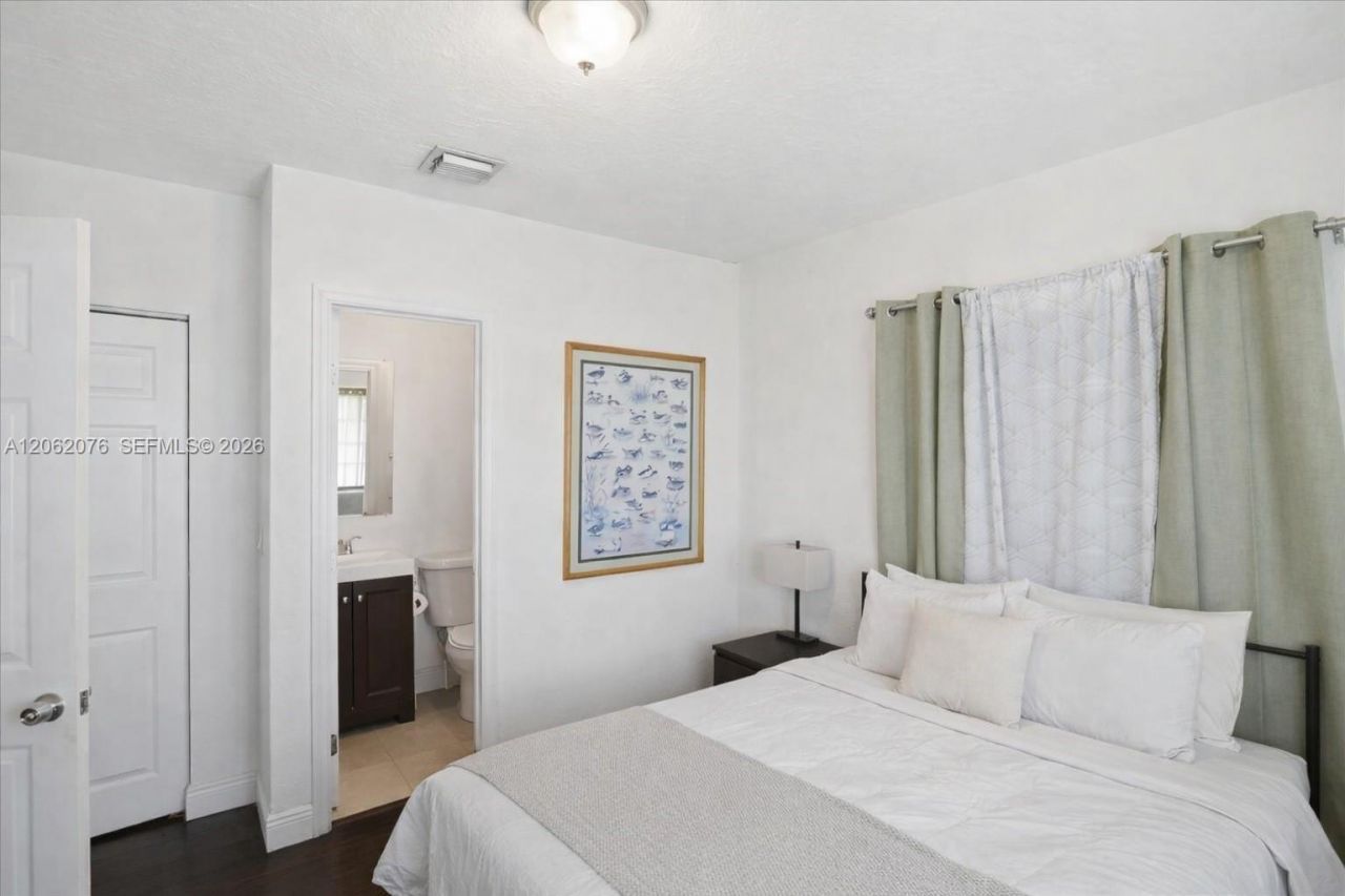 3645 SW 25th Ter , Miami, FL 33133 Photo