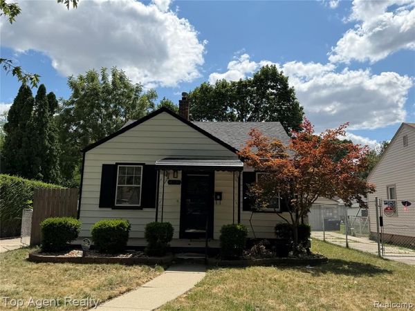 18580 Washtenaw Street , Harper Woods, MI 48225