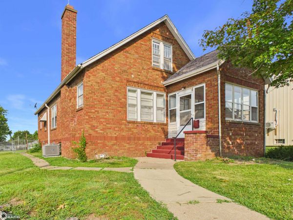 1916 Main Street, Keokuk, IA 52632