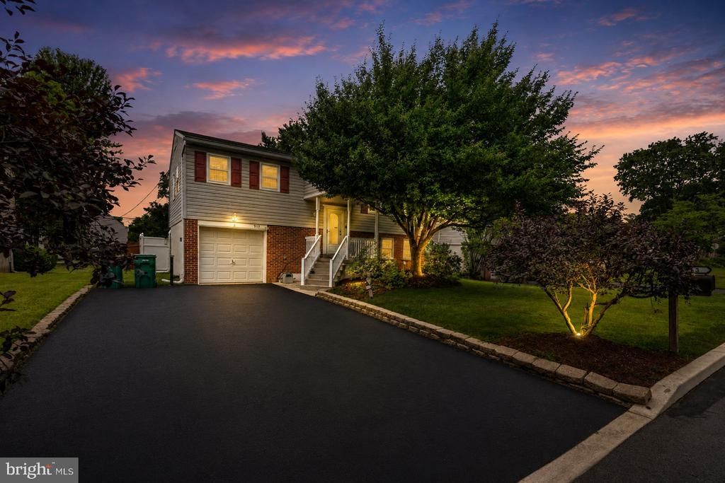 913 SEMINARY STREET, PENNSBURG, PA 18073