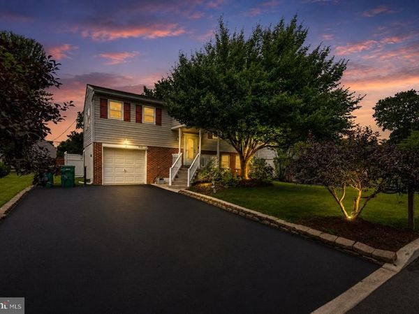 913 SEMINARY STREET, PENNSBURG, PA 18073
