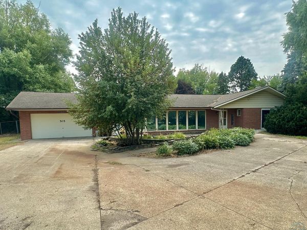 505 W PARK ST, Sheldon, IA 51201