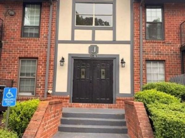 6851 Roswell Road, Unit J2, Sandy Springs, GA 30328