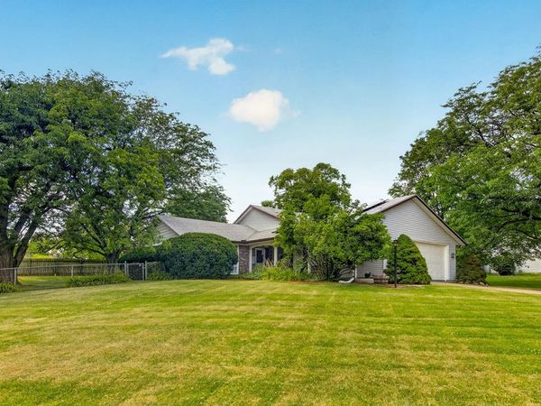 8586 YELLOWSTONE Drive, BYRON, IL 61010