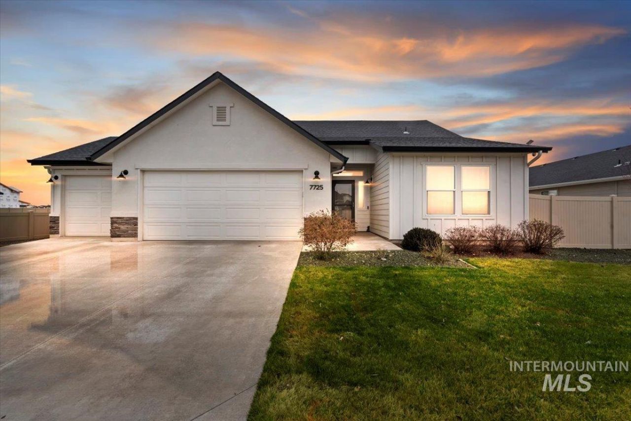 7725 E Flyway St, Nampa, ID 83687 Main Photo
