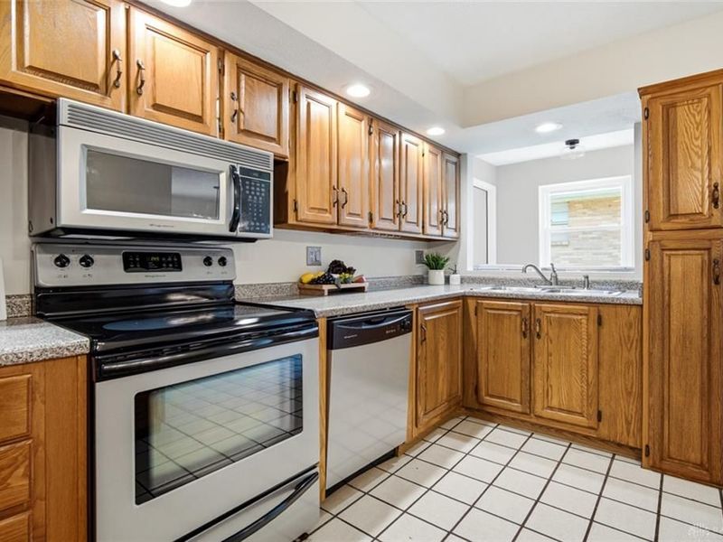 2198 Cherry Oak Drive, Kettering, OH 45440 Photo 11