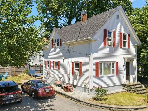 7 Woodwards Ln, Taunton, MA 02780