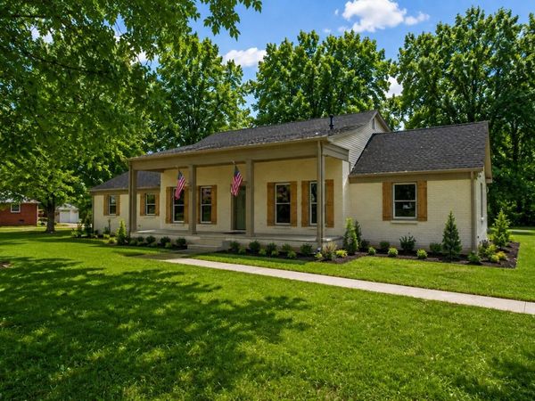 104 W Longview Dr , Portland, TN 37148